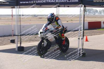 media/Nov-03-2025-Lets Ride (Mon) [[4d74c1c4d3]]/B Group/Grid/